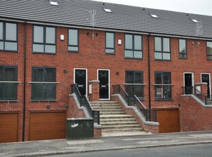 4 bedroom town house for rent in Lower Broughton Road, Salford, Manchester, M7