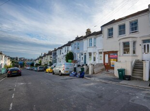6 bedroom terraced house for rent in Crescent Road, Brighton, East Sussex, BN2