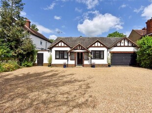 Bungalow for sale in Bath Road, Taplow, Maidenhead, Berkshire SL6