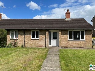 Bungalow to rent in Broadfields, Pewsey, Wiltshire SN9