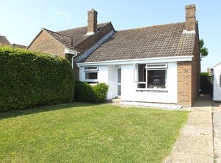 Bungalow to rent in Oakmede Way, Lewes BN8