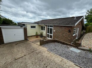 Bungalow to rent in Park Avenue, Eastbourne BN21