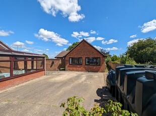 Detached bungalow to rent in Leiston Road, Middleton, Saxmundham IP17