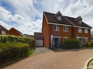 Detached house to rent in Barland Way, Aylesbury HP18