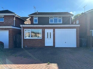 Detached house to rent in Canons Close, Chelmsford CM3