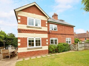 Detached house to rent in Harpsden Road, Henley-On-Thames RG9
