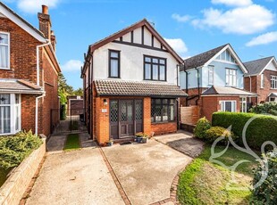 Detached house to rent in King Harold Road, Colchester CO3