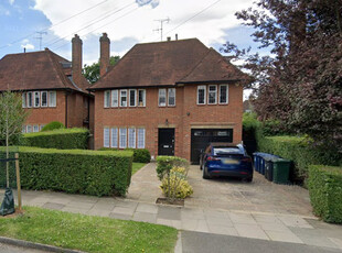 Detached house to rent in Kingsley Way, London N2