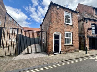 Detached house to rent in Ladygate, Beverley HU17