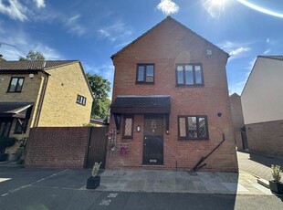 Detached house to rent in Linden Rise, Warley, Brentwood CM14