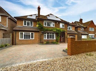 Detached house to rent in London Road, Wokingham, Berkshire RG40