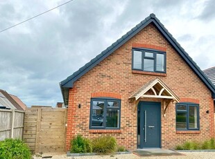 Detached house to rent in Manor Road, Selsey, Chichester PO20