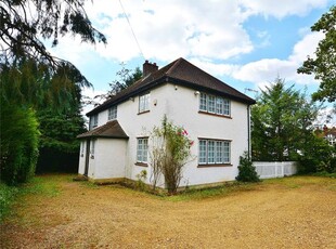 Detached house to rent in Oxhey Road, Watford, Hertfordshire WD19