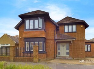 Detached house to rent in Rosebery Road, Epsom, Surrey. KT18
