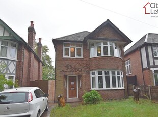 Detached house to rent in Russell Drive, Wollaton, Nottingham NG8