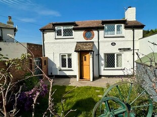 Detached house to rent in Station Road, Hayling Island PO11