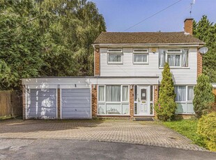 Detached house to rent in The Heath, Radlett WD7