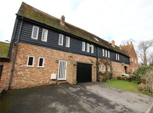 Detached house to rent in Yew Lane, Reading, Berkshire RG1