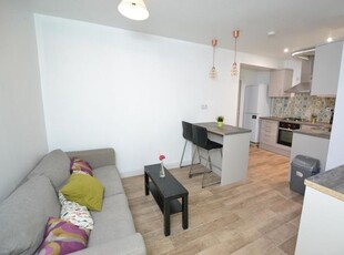 End terrace house to rent in Redmans Road, London E1