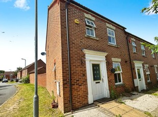 End terrace house to rent in Walker Crescent, Langley SL3