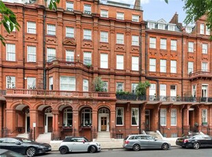 Flat for sale in Cadogan Square, London, Kensington And Chelsea SW1X