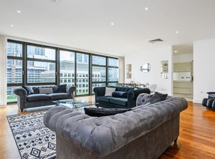Flat for sale in Discovery Dock Apartments West, 2 South Quay Square E14