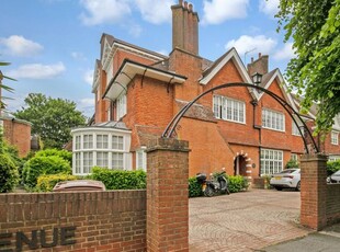 Flat for sale in Eton Avenue, Belsize Park, London NW3