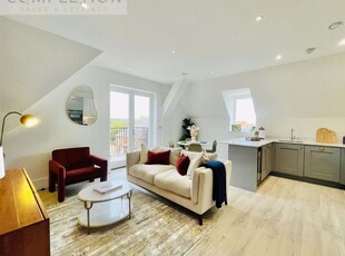 Flat for sale in For Sale Carlton House, Trent Park Enfield EN4