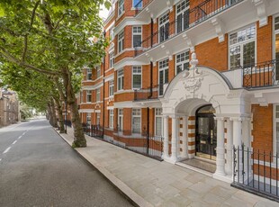 Flat for sale in Iverna Gardens, Kensington, London W8