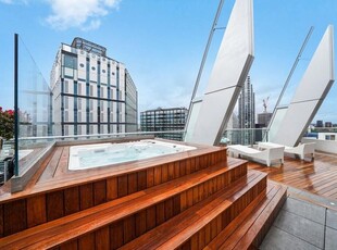 Flat for sale in The Penthouse, Bezier Apartments EC1Y
