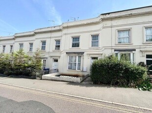 Flat to rent in 13 Tachbrook Road, Leamington Spa CV31