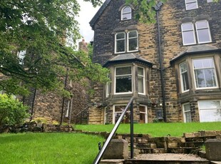 Flat to rent in 14 Hollin Lane, Leeds, West Yorkshire LS16