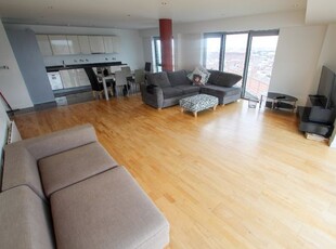 Flat to rent in 19 Princes Parade, City Centre, Liverpool L3