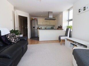 Flat to rent in 39 Baddow Road, Chelmsford CM2