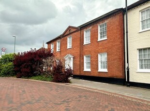 Flat to rent in 3d Georgian Priory, Westgate, Chichester, West Sussex PO19