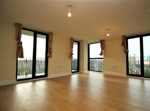 Flat to rent in (5th Floor Flat) Charter House, 450 High Road, Ilford IG1