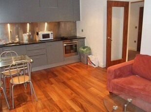 Flat to rent in Admiral House, Newport Road, Roath, Cardiff CF24