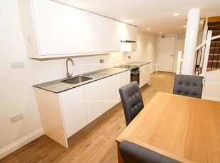 Flat to rent in Albion House, Vicar Lane, Little Germany BD1