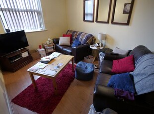 Flat to rent in Armley Lodge Road, Armley, Leeds LS12