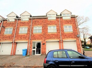 Flat to rent in Ashley Road, Parkstone, Poole BH14