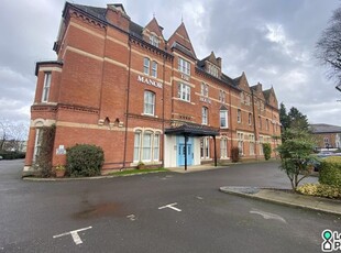 Flat to rent in Avenue Road, Manor House, Avenue Road, Leamington Spa, Warwickshire CV31