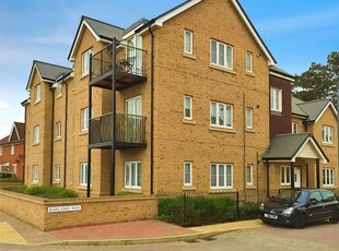 Flat to rent in Barland Way, Berryfields, Aylesbury, Buckinghamshire HP18
