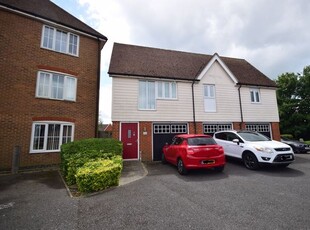 Flat to rent in Bluebell Drive, Sittingbourne ME10
