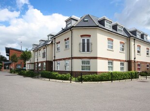 Flat to rent in Brighton Road, Horsham RH13
