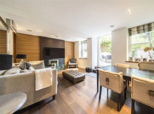 Flat to rent in Carlton Mansions, Holland Park Gardens, London W14