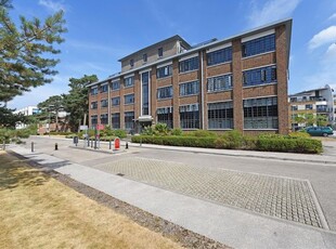 Flat to rent in Cathedral Court, O'gorman Avenue, Farnborough GU14