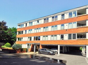 Flat to rent in Caxton Court, St Marks Road, Henley-On-Thames RG9