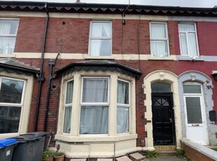 Flat to rent in Clifford Road, Blackpool FY1