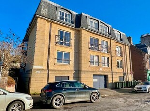 Flat to rent in Commissioner Street, Crieff, Perthshire PH7