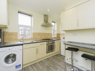 Flat to rent in Crosby Road North, Liverpool, Merseyside L22
